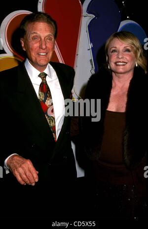 15. Mai 2003 - Hollywood, Kalifornien, US - I6364PR. NBC 75TH ANNIVERSARY EMPFANG IM GARTEN EDEN, CA.01/09/2002.  / / C. Ã'Â © 2002.ROBERT-STACK UND ROSMARIN. ROBERTSTACKRETRO (Bild Kredit: Â © Phil Roach/Globe Photos/ZUMAPRESS.com) Stockfoto