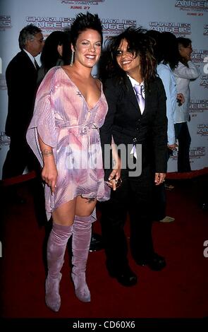 18. Juni 2003 - Hollywood, Kalifornien, US - I7750PR. CHARLIES GALAXY 2: VOLLGAS-PREMIERE AM CHINESE THEATRE, CA.06/18/2003.  / / 2003.PINK (Kredit-Bild: © Phil Roach/Globe Photos/ZUMAPRESS.com) Stockfoto