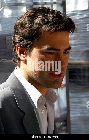 23. Juni 2003 - New York, New York, USA - K31361RM SD0623. PROMIS AM REGIS UND KELLY-TALKSHOW... NewYork City...   / 2003.RON LIVINGSTON (Kredit-Bild: © Rick Mackler/Globe Photos/ZUMAPRESS.com) Stockfoto