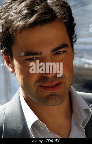 23. Juni 2003 - New York, New York, USA - K31361RM SD0623. PROMIS AM REGIS UND KELLY-TALKSHOW... NewYork City...   / 2003.RON LIVINGSTON (Kredit-Bild: © Rick Mackler/Globe Photos/ZUMAPRESS.com) Stockfoto