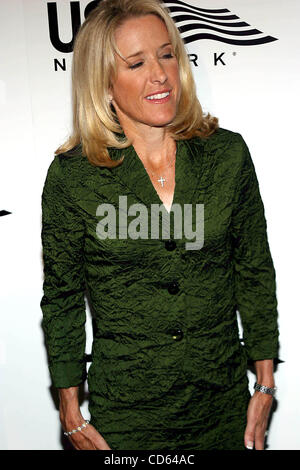 25. August 2003 - New York, New York, US - K32406RM.  SD08/25/2003..USA NETZWERK FEIERT DIE ERÖFFNUNG DER 2003 US OPEN IN DER ASSE RESTAURANT AT DAS ARTHUR ASHE STADION IN FLUSHING MEADOWS, NEW YORK... TRACY AUSTIN. (Kredit-Bild: © Rick Mackler/Globe Photos/ZUMAPRESS.com) Stockfoto