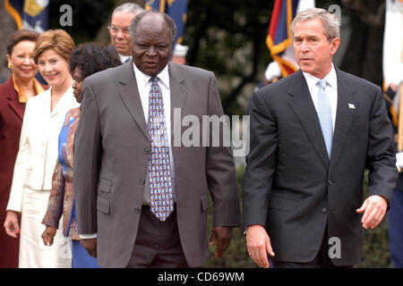 5. Oktober 2003 - Washington, District Of Columbia, USA - I8041CB. Treffen AT besuchten das Weiße Haus für offizielle District Of Columbia, WASHINGTON DC.10/05/2003, w. und MWAI KIBAKI (KENIAS Präsident).  / / 2003.GEORGE W BUSH und MWAI KIBAKI (Kredit-Bild: © Christy Bowe/Globe Fotos/ZUMAPRESS Stockfoto