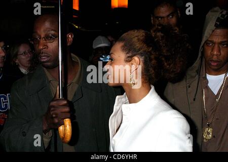 14. April 2004 - New York, New York, US - K36678RM. BEYONCE KNOWLES UND JAY Z.AT MADISON SQUARE GARDEN FÜR DIE. NEUE YOKR KNICKS BASKETBALL-SPIEL... 34th STREET, NEW YORK New York.04/14/2004.   / 2004. (Kredit-Bild: © Rick Mackler/Globe Photos/ZUMAPRESS.com) Stockfoto