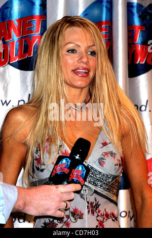 17. September 2004 - New York, New York, US - K39519RM. NIKKI ZIERING IM PLANET HOLLYWOOD, NATIONAL. GOLD DIGGERS.09/16/2004.   / 2004. (Kredit-Bild: © Rick Mackler/Globe Photos/ZUMAPRESS.com) Stockfoto