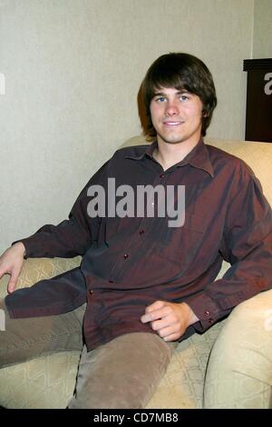 15. Oktober 2004 - New York, New York, USA - *** EXCLUSIVE ***. K36263JBU. JASON RITTER STAR der CBS Serie '' JOAN OF ARCADIA'' im HOTEL IN NEW YORK neue York.10/15/2004.  / 2004. (Kredit-Bild: © Judie Burstein/Globe Photos/ZUMAPRESS.com) Stockfoto