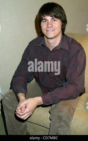 15. Oktober 2004 - New York, New York, USA - *** EXCLUSIVE ***. K36263JBU. JASON RITTER STAR der CBS Serie '' JOAN OF ARCADIA'' im HOTEL IN NEW YORK neue York.10/15/2004.  / 2004. (Kredit-Bild: © Judie Burstein/Globe Photos/ZUMAPRESS.com) Stockfoto