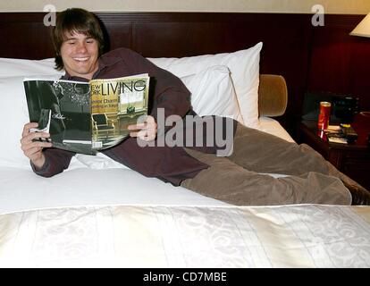 15. Oktober 2004 - New York, New York, USA - *** EXCLUSIVE ***. K36263JBU. JASON RITTER STAR der CBS Serie '' JOAN OF ARCADIA'' im HOTEL IN NEW YORK neue York.10/15/2004.  / 2004. (Kredit-Bild: © Judie Burstein/Globe Photos/ZUMAPRESS.com) Stockfoto