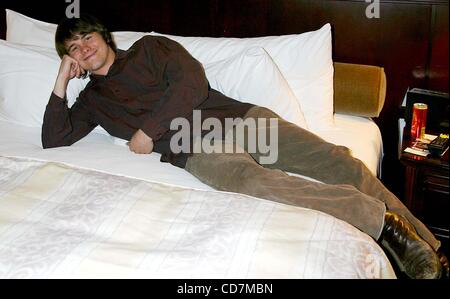 15. Oktober 2004 - New York, New York, USA - *** EXCLUSIVE ***. K36263JBU. JASON RITTER STAR der CBS Serie '' JOAN OF ARCADIA'' im HOTEL IN NEW YORK neue York.10/15/2004.  / 2004. (Kredit-Bild: © Judie Burstein/Globe Photos/ZUMAPRESS.com) Stockfoto