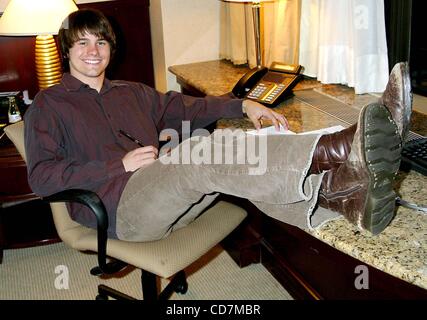 15. Oktober 2004 - New York, New York, USA - *** EXCLUSIVE ***. K36263JBU. JASON RITTER STAR der CBS Serie '' JOAN OF ARCADIA'' im HOTEL IN NEW YORK neue York.10/15/2004.  / 2004. (Kredit-Bild: © Judie Burstein/Globe Photos/ZUMAPRESS.com) Stockfoto