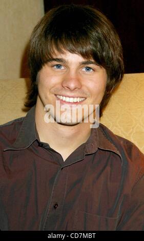 15. Oktober 2004 - New York, New York, USA - *** EXCLUSIVE ***. K36263JBU. JASON RITTER STAR der CBS Serie '' JOAN OF ARCADIA'' im HOTEL IN NEW YORK neue York.10/15/2004.  / 2004. (Kredit-Bild: © Judie Burstein/Globe Photos/ZUMAPRESS.com) Stockfoto