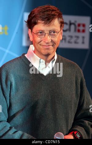 20. Oktober 2004 - New York, New York, US - K40020RM. SWATCH-Uhr startet seine neue PAPARAZZI-Uhr an der SUPPER CLUB, NEW YORK New York 20.10.2004.  / 2004..BILL GATES (Kredit-Bild: © Rick Mackler/Globe Photos/ZUMAPRESS.com) Stockfoto