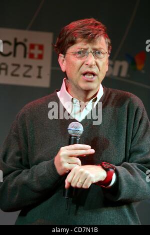 20. Oktober 2004 - New York, New York, US - K40020RM. SWATCH-Uhr startet seine neue PAPARAZZI-Uhr an der SUPPER CLUB, NEW YORK New York 20.10.2004.  / 2004..BILL GATES (Kredit-Bild: © Rick Mackler/Globe Photos/ZUMAPRESS.com) Stockfoto