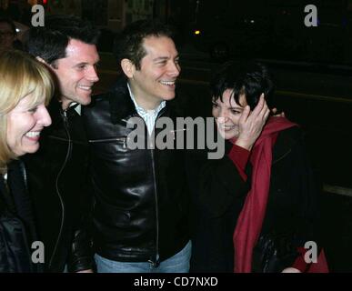 28. Oktober 2004 - New York, New York, US - K40178RM. LIZA MINNELLI unterwegs IN NEW YORK neue York.10/28/2004.  / 2004. (Kredit-Bild: © Rick Mackler/Globe Photos/ZUMAPRESS.com) Stockfoto
