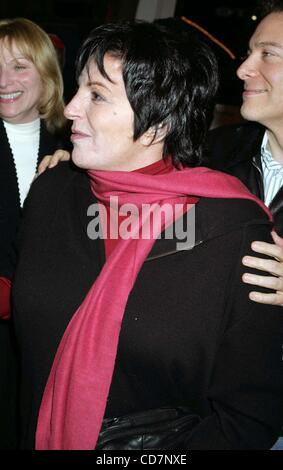 28. Oktober 2004 - New York, New York, US - K40178RM. LIZA MINNELLI unterwegs IN NEW YORK neue York.10/28/2004.  / 2004. (Kredit-Bild: © Rick Mackler/Globe Photos/ZUMAPRESS.com) Stockfoto