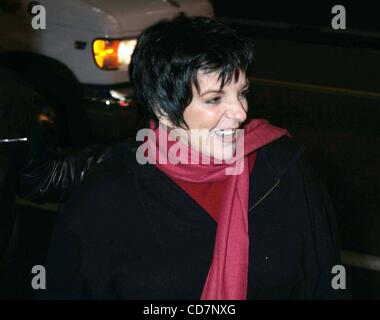 28. Oktober 2004 - New York, New York, US - K40178RM. LIZA MINNELLI unterwegs IN NEW YORK neue York.10/28/2004.  / 2004. (Kredit-Bild: © Rick Mackler/Globe Photos/ZUMAPRESS.com) Stockfoto