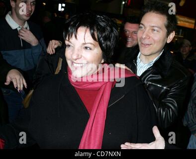 28. Oktober 2004 - New York, New York, US - K40178RM. LIZA MINNELLI unterwegs IN NEW YORK neue York.10/28/2004.  / 2004. (Kredit-Bild: © Rick Mackler/Globe Photos/ZUMAPRESS.com) Stockfoto