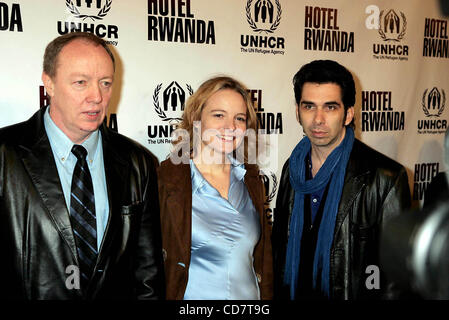 14. November 2004 - New York, New York, US - K40383RM. SPECIAL SCREENING VON.'' HOTEL RUANDA ''... CLEARVIEW BEEKMAN THEATRE, NEW YORK New York... 14.11.2004.  / 20004.TERRY GEORGE (Kredit-Bild: © Rick Mackler/Globe Photos/ZUMAPRESS.com) Stockfoto