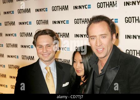 17. November 2004 - New York, New York, US - K40441RM. GOTHAM MAGAZINE feiert 5. Jahrestag im CIPRIANI 23RD STREET, NEW YORK New York 17.11.2004.   / 2004.NICOLAS Käfig und seine Frau (Kredit-Bild: © Rick Mackler/Globe Photos/ZUMAPRESS.com) Stockfoto