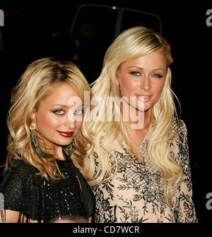 22. November 2004 - New York, New York, US - K40498RM.'' DAS EINFACHE LEBEN ''. SIE HÜLLT SEINE DRITTE SAISON. IM BUNGALOW 8, New York City... 21.11.2004. / 2004.PARIS HILTON und NICOLE RICHIE(Credit Image: © Rick Mackler/Globe Photos/ZUMAPRESS.com) Stockfoto