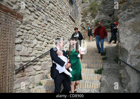 4. Oktober 2008 - Roccascalegna, Chieti, Italien - Schauspieler DERMOT MULRONEY mit neuen italienischen partner THARITA CESARONI und baby MABEL RAY für die Taufe in die Kirche gehen.  (Kredit-Bild: © Luciano Borsari/ZUMA Press) Stockfoto