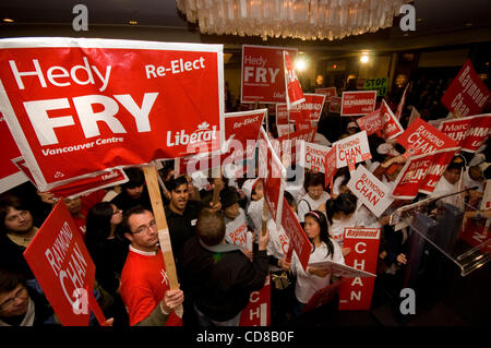 13. Oktober 2008 - Vancouver, British Columbia, Kanada - Pfostenzeichen drängen die Veranstaltungshalle der Region Vancouver Hotel in den Momenten vor Führer der Liberalen Stephane Dion die Bühne für ein Last-Minute-Rallye in das Schlachtfeld Richmond findet am Vorabend der Bundestagswahl Reiten... Kampagne für Kanada Stockfoto