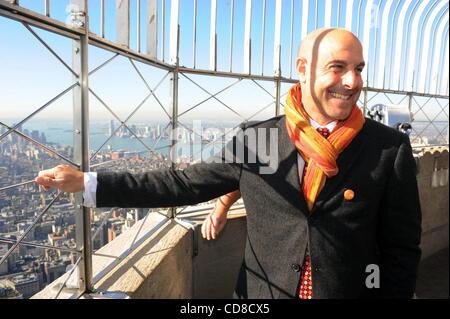 20. Oktober 2008 Vorsitz eine "symbolische" Beleuchtung des Empire State Building Kick-off der Food Bank für New York Citys "Gehen Orange!"-Kampagne, um Mittel und das Bewusstsein für Hunger Relief auf dem Empire State Building - Manhattan, New York, USA - MARIO BATALI und STANLEY TUCCI.  (Kredit-Bild: © Stockfoto