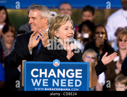 24. Oktober 2008 - Highlands Ranch, Colorado, USA - spricht HILLARY CLINTON während einer Kundgebung in Aurora. (Kredit-Bild: © Beth Schneider/Beth Schneider /ZUMA Presse) Stockfoto