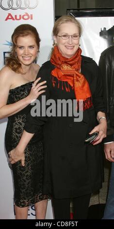 30. Oktober 2008 - Los Angeles, Kalifornien, USA - Schauspielerin AMY ADAMS und Schauspielerin MERYL STREEP bei der die 2008 AFI Fest Premiere Premiere "Zweifel" an der Arclight Hollywood statt. (Kredit-Bild: © Paul Fenton/ZUMA Press) Stockfoto