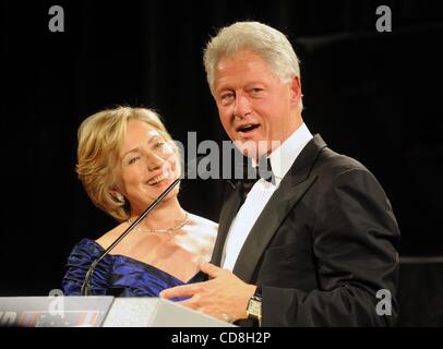 6. November 2008 - Manhattan, New York, USA - The Intrepid Sea, Air & Space Museum ist eine Hommage an ehemalige Präsident BILL CLINTON und Senatorin HILLARY CLINTON am 17. jährliche Gruß an Freiheit Abendessen.  (Kredit-Bild: © Bryan Smith/ZUMA Press) Einschränkungen: * New York City Zeitungen Rechte heraus * Stockfoto