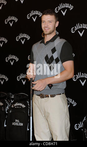 7. November 2008 teams - Manhattan, New York, USA - JUSTIN TIMBERLAKE mit Callaway Golf neue FT-iQ Driver in einer Promotion im Grand Central Terminal zu starten.  (Bild Kredit: ¬ © Bryan Smith/ZUMA drücken) Einschränkungen: * New York City Zeitungen Rechte heraus * Stockfoto