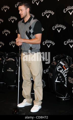 7. November 2008 teams - Manhattan, New York, USA - JUSTIN TIMBERLAKE mit Callaway Golf neue FT-iQ Driver in einer Promotion im Grand Central Terminal zu starten.  (Bild Kredit: ¬ © Bryan Smith/ZUMA drücken) Einschränkungen: * New York City Zeitungen Rechte heraus * Stockfoto