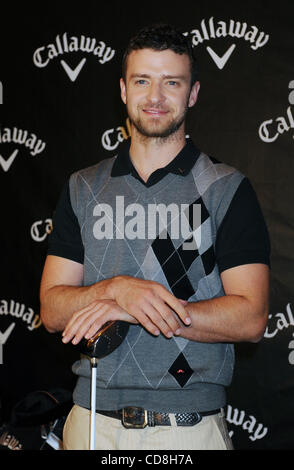 7. November 2008 teams - Manhattan, New York, USA - JUSTIN TIMBERLAKE mit Callaway Golf neue FT-iQ Driver in einer Promotion im Grand Central Terminal zu starten.  (Bild Kredit: ¬ © Bryan Smith/ZUMA drücken) Einschränkungen: * New York City Zeitungen Rechte heraus * Stockfoto