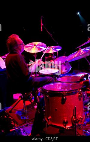 MITCH MITCHELL, Schlagzeuger und letzte überlebende Mitglied von die Jimi Hendrix Experience, wurde tot in Portland, Oregon, Hotel, 12. November 2006 gefunden. Mitchell war unterwegs mit der "Erfahrung Hendrix Tour," die Westküste Bein 7. November 2006 gewickelt. Sgt. Brian Schmautz, ein Sprecher der Polizei von Portland sagte Stockfoto