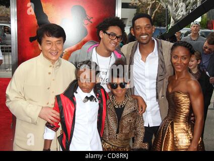 7. Juni 2010 - Westwood, Kalifornien, USA - 7. Juni 2010 - Westwood, Kalifornien, USA - Schauspieler JACKIE CHAN, JADEN SMITH mit Willen, JADA, TREY & WILLOW Ankunft in "The Karate Kid" Los Angeles Premiere statt im Mann Village Theatre. (Kredit-Bild: © Lisa O'Connor/ZUMApress.com) Stockfoto