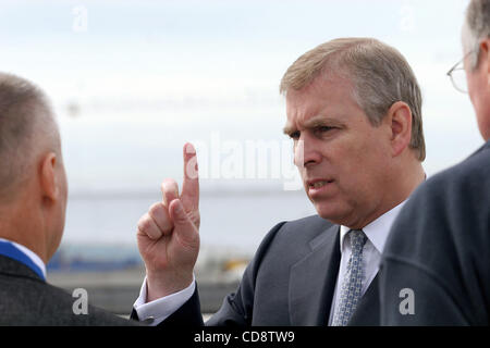 Prince Andrew, Duke of York besucht St. Petersburg als Sonderbeauftragter des Vereinigten Königreichs für internationalen Handel und Investitionen. Im Bild: Prinz Andrew ist bei einem Besuch in St. Petersburg Schutz Sperrwerks abgebildet. Stockfoto