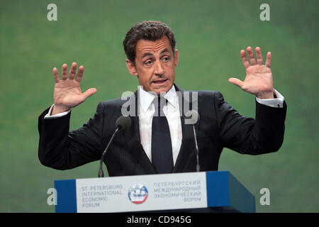 Der französische Präsident Nicolas Sarkozy besucht St. Petersburg International Economic Forum. Stockfoto