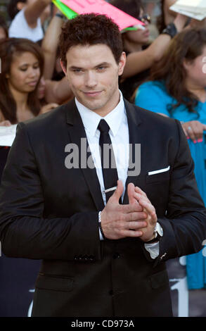 24. Juni 2010 - Los Angeles, Kalifornien, US - Schauspieler KELLAN LUTZ kommt bei der Premiere von der "Twilight Saga: Eclipse" im Nokia Theatre L.A. Live am Donnerstag statt. (Bild Kredit: Leopoldo Pena/ZUMApress.com ©) Stockfoto