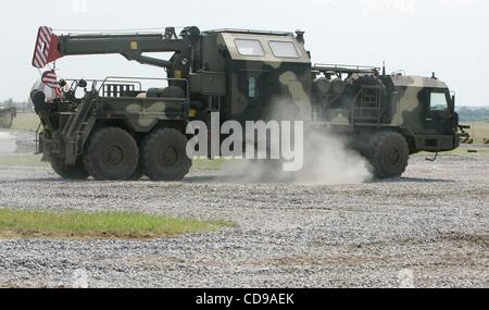 28. Juni 2010 - Zhukovskij, Russland - Salon von Waffen und militärischem Gerät "MVSV 2010" ist die zentrale Ausstellung Militärprodukte statt in der Russischen Föderation. Salon von Waffen und militärischer Ausrüstung wird vom 30 Juni bis 4. Juli 2010 in Schukowski, Moskau Region stattfinden. Russische Armee Mehrzweck Stockfoto