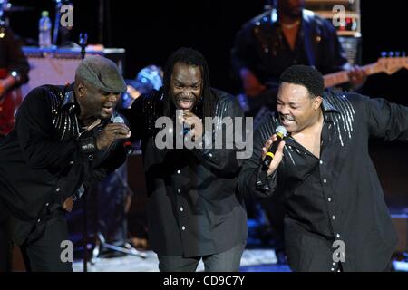 1. Juli 2010 - Moskau, Russland - Earth Wind & Fire Erfahrung die live auf der Bühne. (Kredit-Bild: © PhotoXpress/ZUMApress.com) Stockfoto