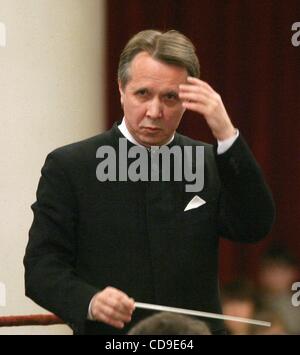 6. Juli 2010 wurde - St. Petersburg, Russische Föderation - Welt berühmten russischen Dirigenten-Pianisten MIKHAIL PLETNEV (abgebildet in St.Petersburg, 12. Dezember 2005) am 6. Juli 2010 in Thailand verhaftet, wo er ein Haus für die angeblich Teilnahme an Kind Prostitutionsring unterhält. (Kredit-Bild: © Pho Stockfoto