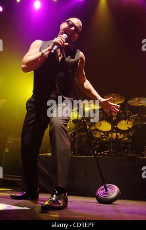 7. Juli 2010 - Moskau, Russland - Lead-Sänger GEOFF TATE der US-amerikanischen progressive-Metal-band Queensryche, die live in Moskau. (Kredit-Bild: © PhotoXpress/ZUMApress.com) Stockfoto