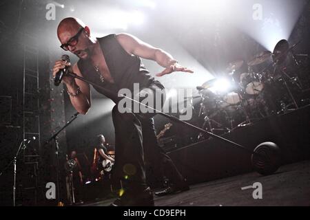 7. Juli 2010 - Moskau, Russland - Lead-Sänger GEOFF TATE der US-amerikanischen progressive-Metal-band Queensryche, die live in Moskau. (Kredit-Bild: © PhotoXpress/ZUMApress.com) Stockfoto