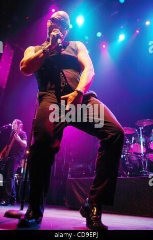 7. Juli 2010 - Moskau, Russland - Lead-Sänger GEOFF TATE der US-amerikanischen progressive-Metal-band Queensryche, die live in Moskau. (Kredit-Bild: © PhotoXpress/ZUMApress.com) Stockfoto