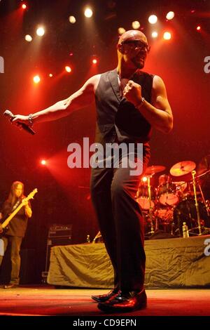 7. Juli 2010 - Moskau, Russland - Lead-Sänger GEOFF TATE der US-amerikanischen progressive-Metal-band Queensryche, die live in Moskau. (Kredit-Bild: © PhotoXpress/ZUMApress.com) Stockfoto