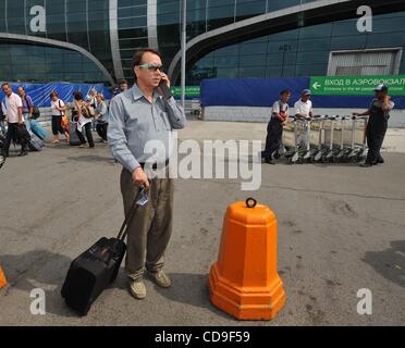 8. Juli 2010 - Moskau, Russland - russischer Dirigent ist Pianisten MIKHAIL PLETNEV nach Moskau zurückgekehrt, nachdem er angeklagt Vergewaltigung ein Teenager in Thailand. Pletnev an Moskau Flughafen Domodedovo ist und sagt, er habe nichts falsch. Nach einer Auflösung, die früher von den thailändischen Gericht, Plet gemacht Stockfoto