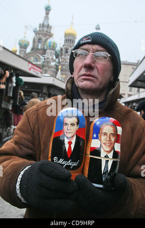 Traditionelle russische Matroschka Puppen mit Porträts von US-Präsident Barack Obama und Präsident von Russland Dmitry Medvedev. Stockfoto