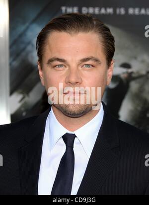 13. Juli 2010 - Hollywood, Kalifornien, USA - 13. Juli 2010 - Hollywod, Kalifornien, USA - Schauspieler LEONARDO DICAPRIO Ankunft in "Inception" Los Angeles Premiere im Mann Chinese Theatre statt. (Kredit-Bild: © Lisa O'Connor/ZUMApress.com) Stockfoto