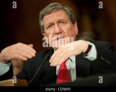 14. Juli 2010 zeugt - Washington, District Of Columbia, USA, - Richard Holbrooke, Sonderbeauftragter für Afghanistan und Pakistan, während eine Senat ausländische Beziehungen Ausschusses Anhörung über Afghanistan Governance und zivile Strategie. (Bild Kredit: Pete Marovich/ZUMApress.com ©) Stockfoto