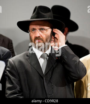 19. Juli 2010 - BXL, Brüssel, Belgien-, seine Exzellenz Oberrabbiner Gilles Bernheim, Figuren Großrabbiner Frankreichs vor der Pressekonferenz während der Treffen zwischen EU und religiösen Führern in Brüssel, Belgien am 2010-07-19 EU und führt von der christlichen, jüdischen, muslimischen und anderen Mehrzahl Stockfoto