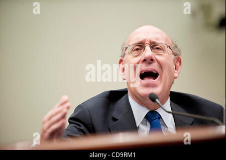 21. Juli 2010 - Washington, District Of Columbia, USA, - KENNETH FEINBERG, Administrator der BP Oil Spill Opfer Ausgleichsfonds, bezeugt vor dem House Judiciary Committee auf '' gewährleistet Gerechtigkeit für die Opfer der Gulf Coast Oil Disaster. (Bild Kredit: Pete Marovich/ZUMApress.com ©) Stockfoto